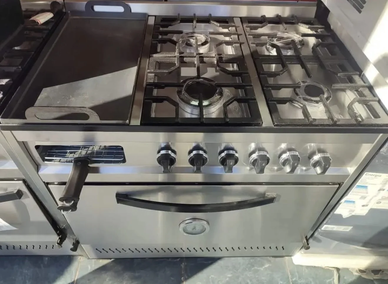 Cocina de acero inoxidable de 5 hornallas